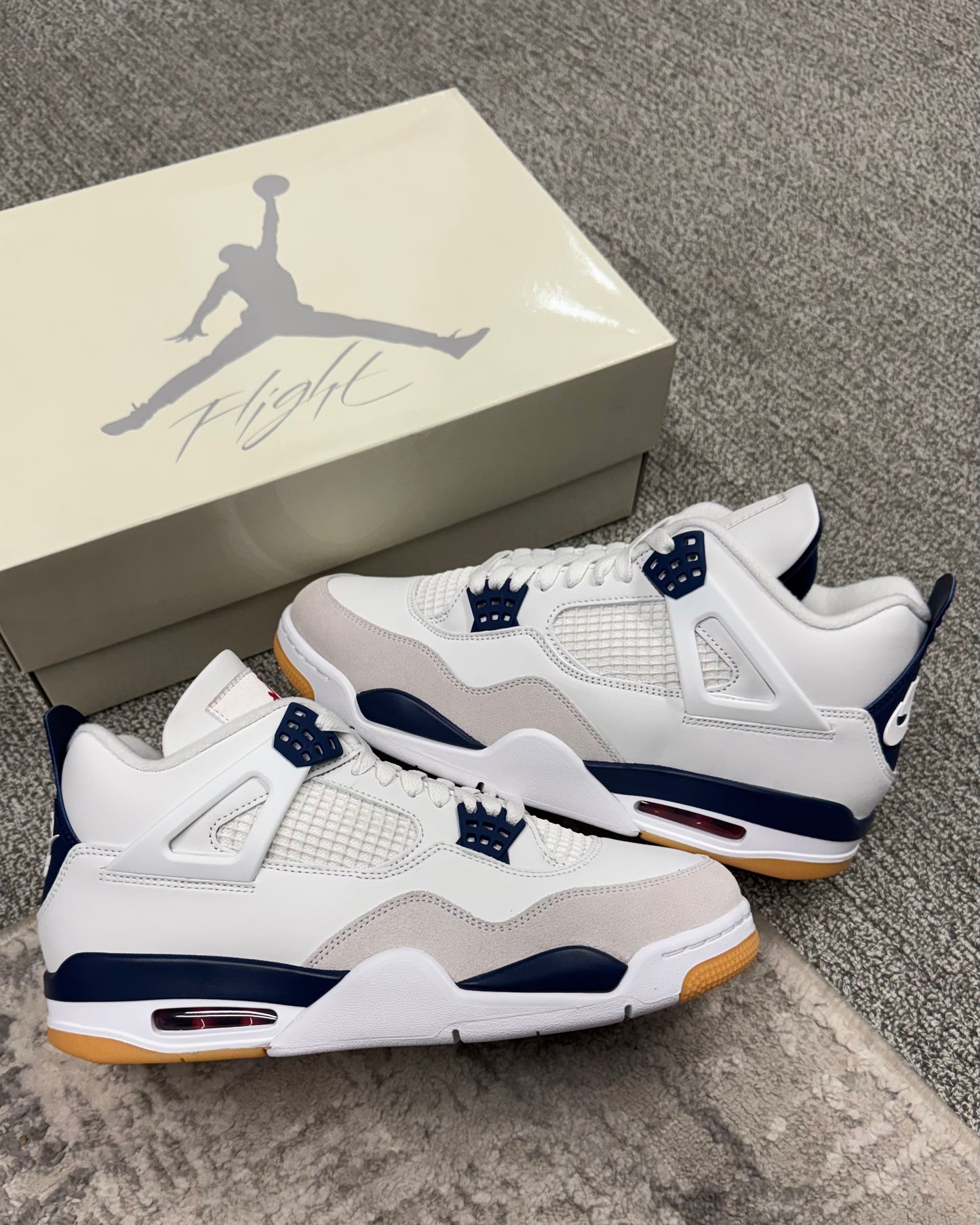 DS SB Jordan 4 Navy Size 10.5