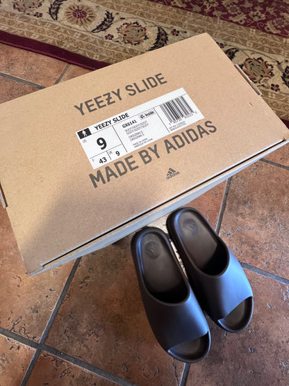 Yeezy Slide “Soot” – Size 9 (Men’s)