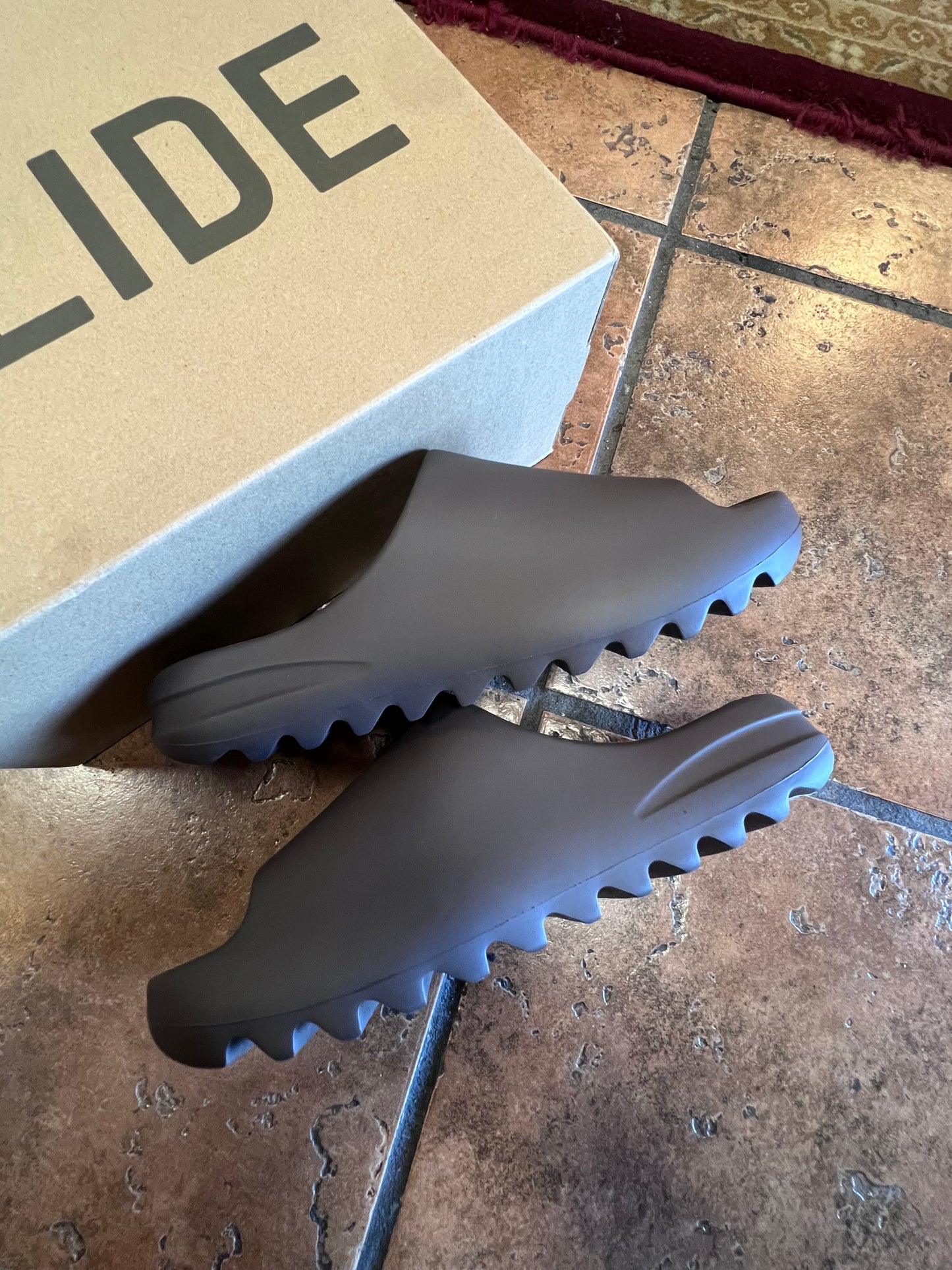 Yeezy Slide “Soot” – Size 9 (Men’s)