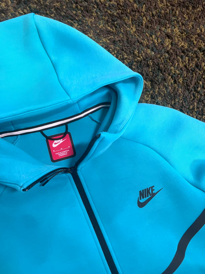 Nike Tech Fleece Full-Zip Hoodie (Medium)