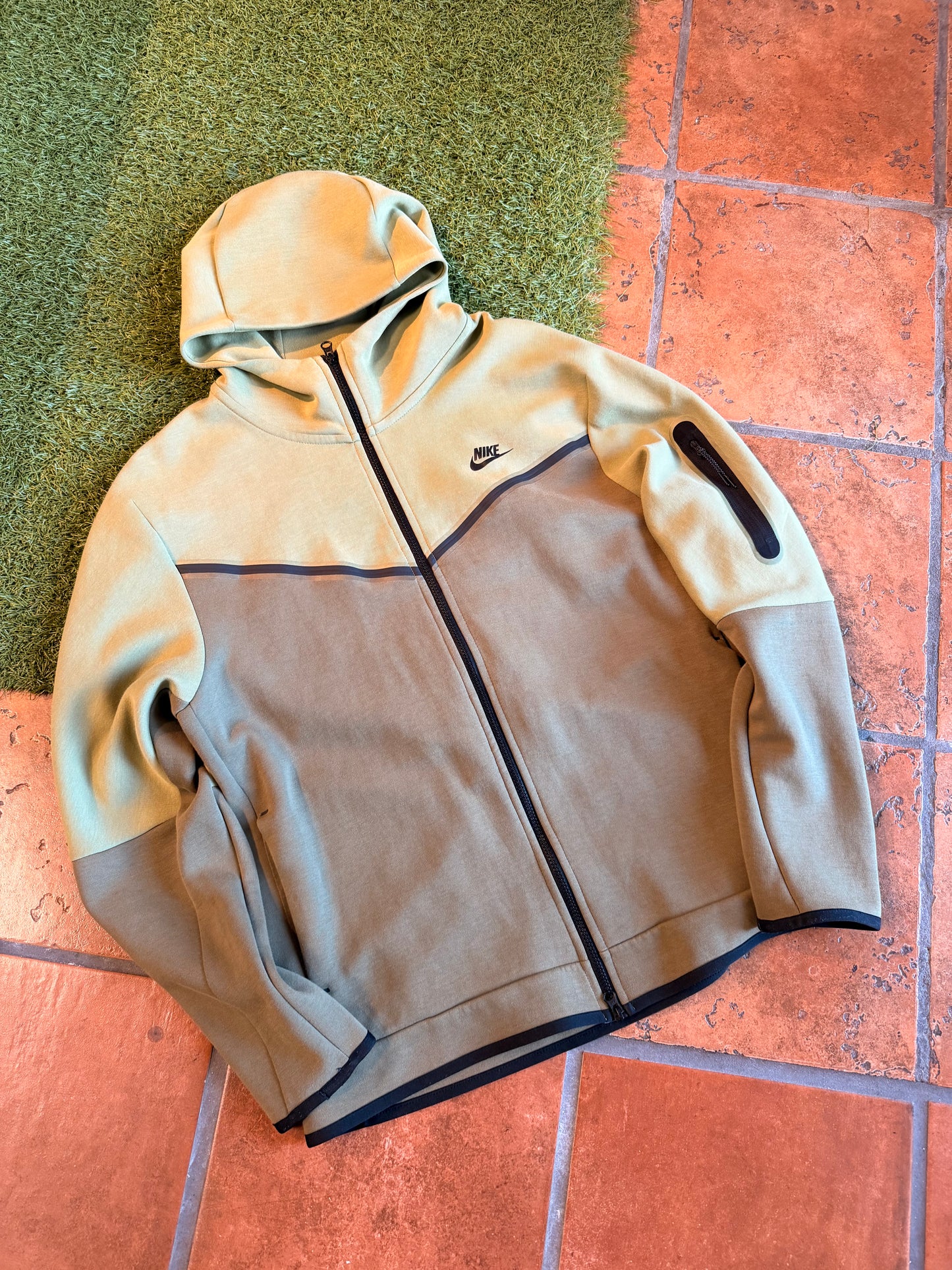 Nike Tech Fleece Full Zip Hoodie Olive Gradient (Size XL)