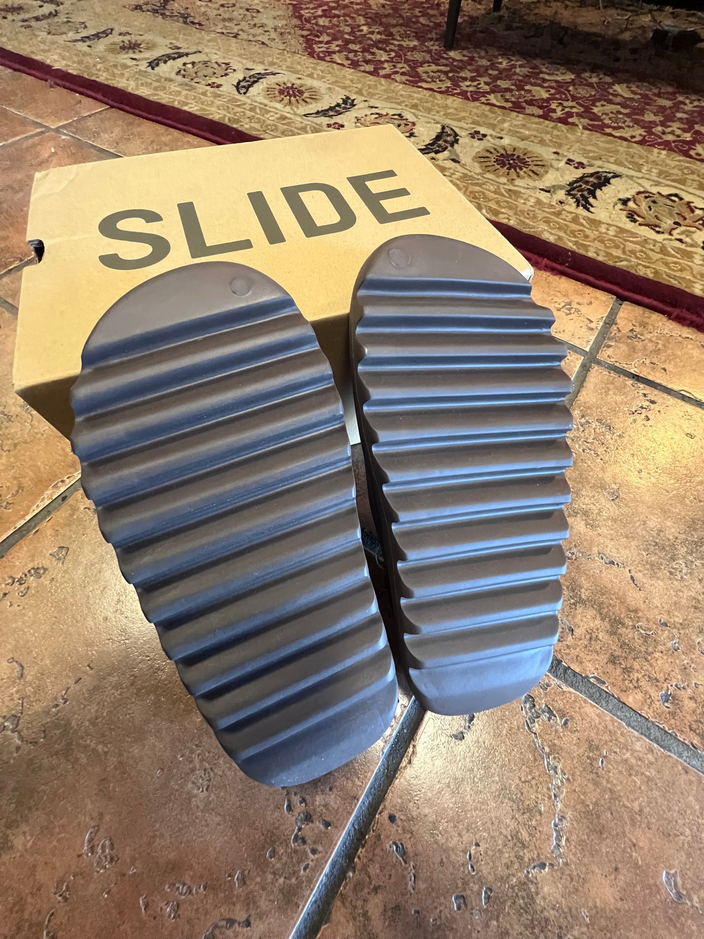 Yeezy Slide “Soot” – Size 9 (Men’s)